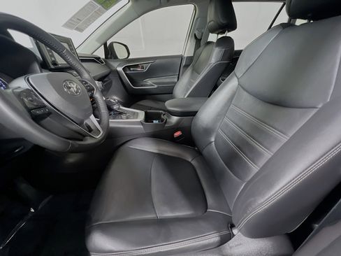 Used 2022 Toyota RAV4 XLE Premium AWD/4WD image 15