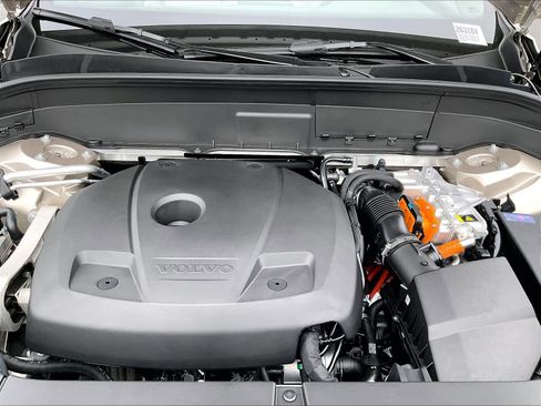 New 2026 Volvo XC90 T8 Plus w/ Protection Package Premier image 13