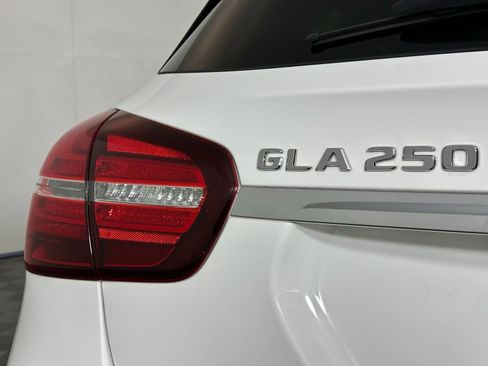 Used 2019 Mercedes-Benz GLA 250 4MATIC w/ Premium Package image 4
