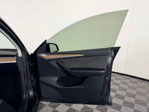 Used 2025 Tesla Model Y Long Range image 36