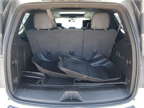 Used 2021 GMC Yukon SLT w/ SLT Luxury Plus Package image 16