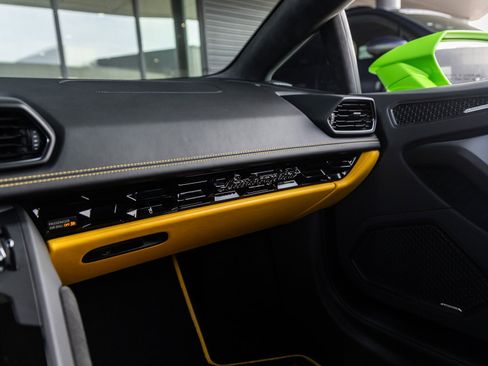Used 2020 Lamborghini Huracan EVO image 32