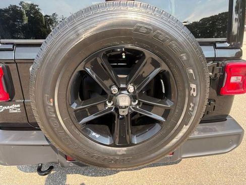 Used 2020 Jeep Wrangler Unlimited Sahara AWD/4WD image 23