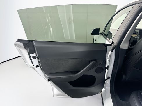 Used 2023 Tesla Model Y AWD image 25