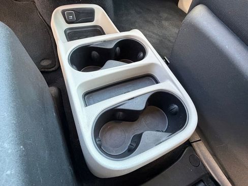 Used 2022 Chrysler Voyager LX image 31