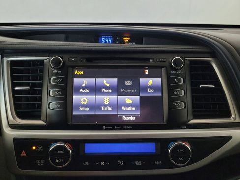 Used 2018 Toyota Highlander Plus AWD/4WD image 25
