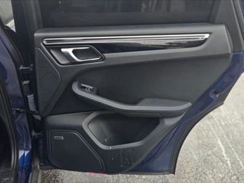 Used 2022 Porsche Macan w/ Premium Package Plus image 17