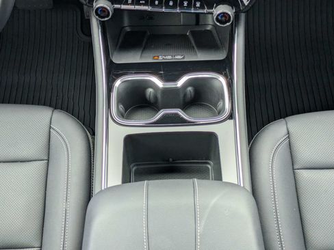 Used 2026 Chevrolet Traverse LT w/ Sun and Wheel Package FWD image 6