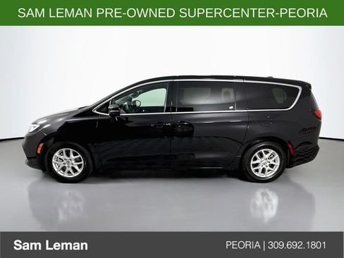 Used 2025 Chrysler Pacifica Select FWD image 4