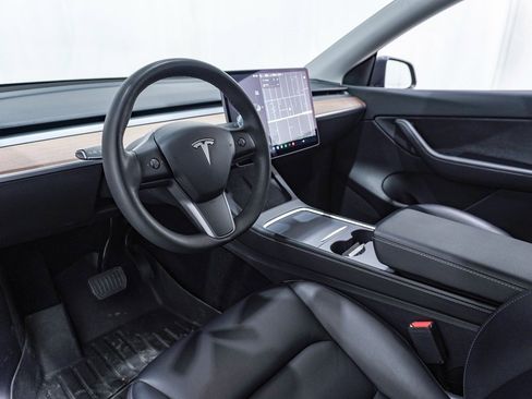 Used 2021 Tesla Model Y Long Range image 23