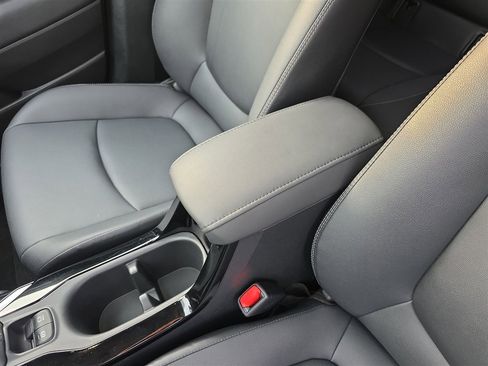 Used 2023 Toyota Corolla Cross XLE w/ Convenience Package image 22