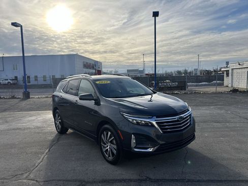 Used 2022 Chevrolet Equinox Premier image 3