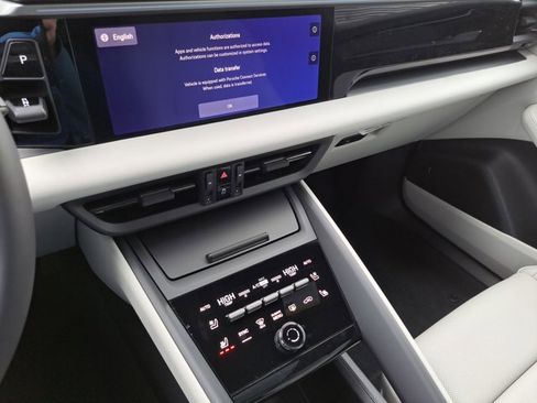 New 2026 Porsche Macan 4 Electric image 32