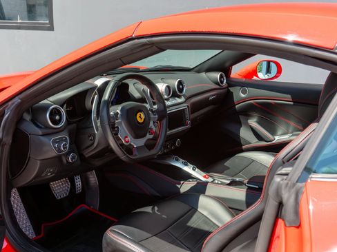 Used 2017 Ferrari California T RWD image 47