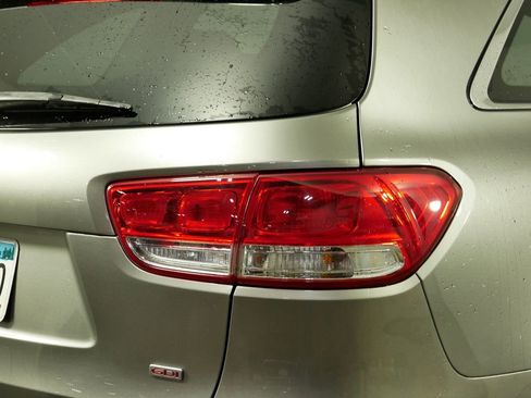 Certified 2017 Kia Sorento LX w/ LX Convenience Package image 10