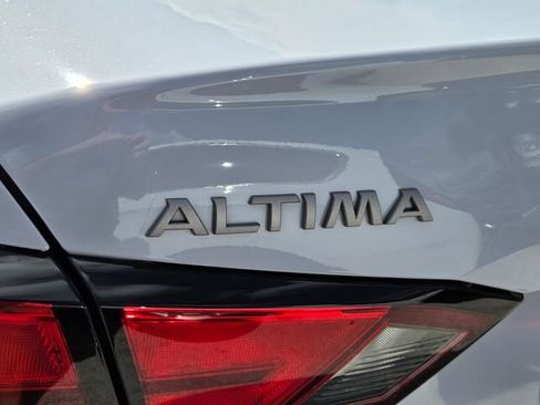 Used 2024 Nissan Altima 2.5 SR w/ SR Premium Package FWD image 5