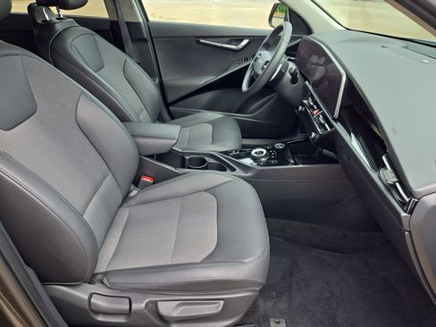 Used 2024 Kia Niro Wind FWD image 31