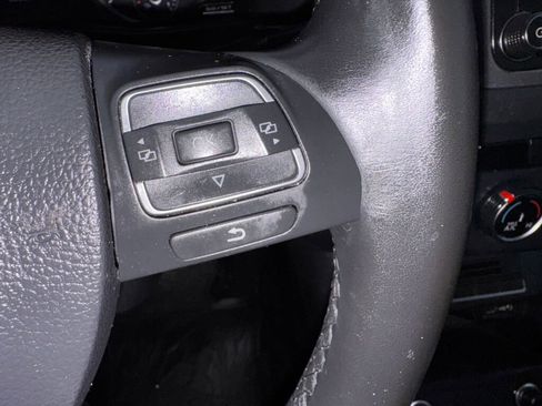 Used 2017 Volkswagen Tiguan S image 35