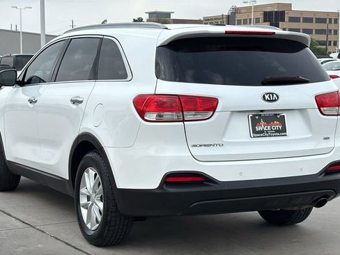 Used 2018 Kia Sorento LX image 3