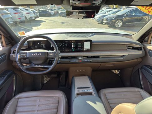 Used 2024 Kia EV9 Land image 37