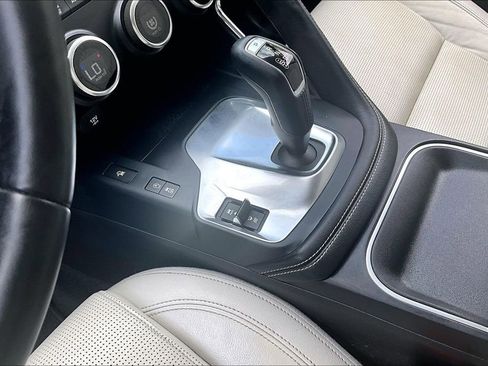 Used 2019 Jaguar E-PACE R-Dynamic S image 19