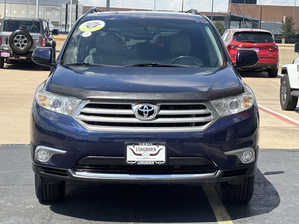 Used 2012 Toyota Highlander SE w/ Tow Pkg FWD image 6