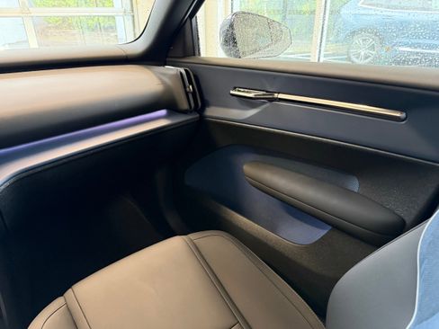 Certified 2025 Volvo EX30 Ultra RWD image 24