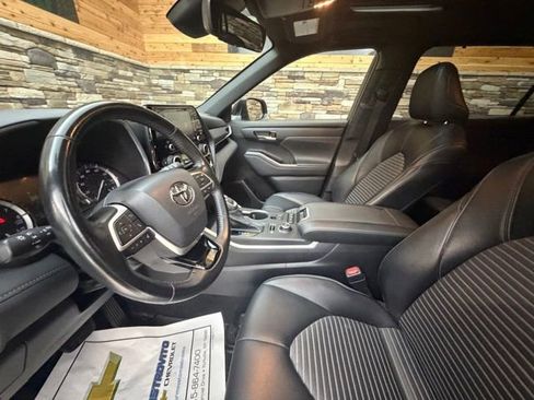 Used 2022 Toyota Highlander XSE AWD/4WD image 14
