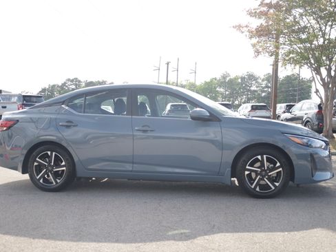 Used 2024 Nissan Sentra SV FWD image 6