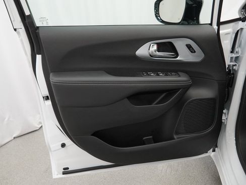 New 2026 Chrysler Pacifica Limited w/ S Appearance Package image 28