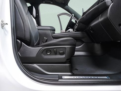 Used 2025 Chevrolet Tahoe LT image 40