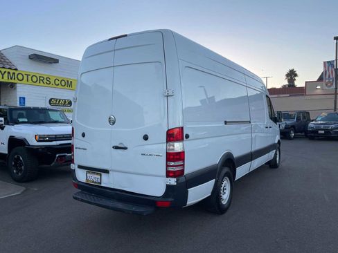 Used 2015 Freightliner Sprinter 2500 image 3