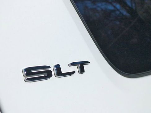 Used 2023 GMC Acadia SLT image 11