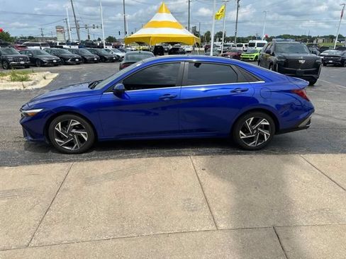 Used 2024 Hyundai Elantra SEL w/ Convenience Package FWD image 3
