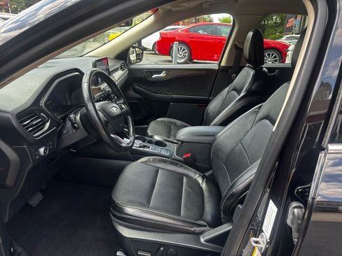 Used 2020 Ford Escape Titanium w/ Titanium Premium Package 2.0 AWD/4WD image 11
