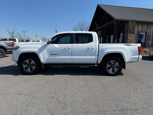 Used 2016 Toyota Tacoma TRD Sport w/ Towing Package image 3