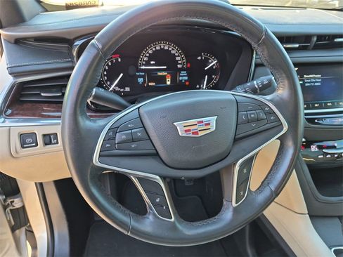 Used 2017 Cadillac XT5 Luxury image 14