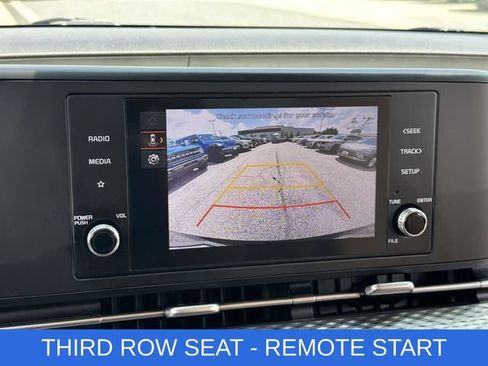 Used 2024 Kia Carnival LX FWD image 4