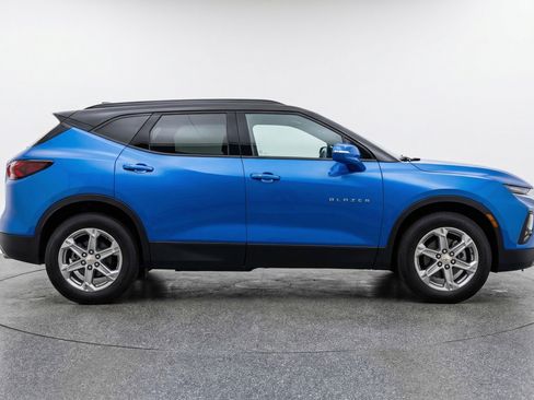 Used 2025 Chevrolet Blazer LT image 11