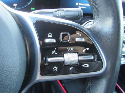 Used 2023 Mercedes-Benz EQB 300 4MATIC image 39