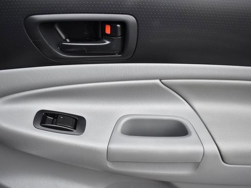 Used 2012 Toyota Tacoma TRD Off-Road image 13