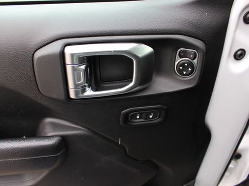 Used 2023 Jeep Gladiator Mojave w/ Cold Weather Group AWD/4WD image 32
