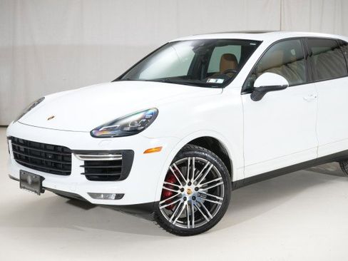 Used 2017 Porsche Cayenne Turbo AWD image 6