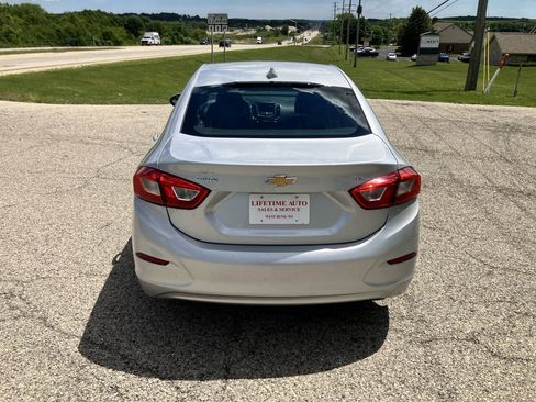 Used 2019 Chevrolet Cruze LT w/ LT Fleet Convenience Package FWD image 4