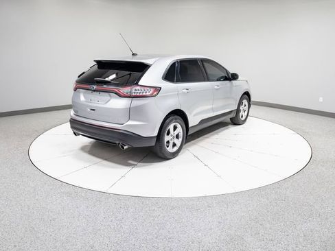 Used 2018 Ford Edge SE image 27