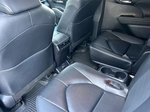 Certified 2025 Toyota Highlander XLE image 14