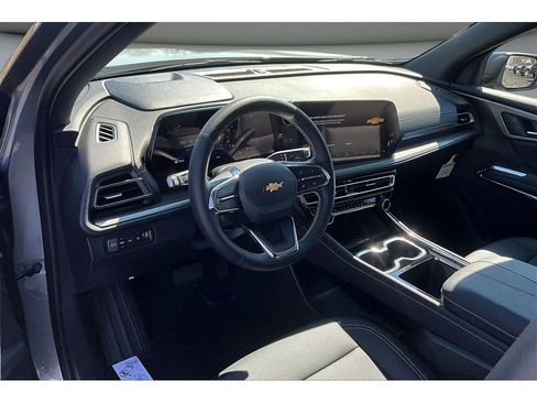 New 2026 Chevrolet Traverse LT w/ Sun and Wheel Package AWD/4WD image 8