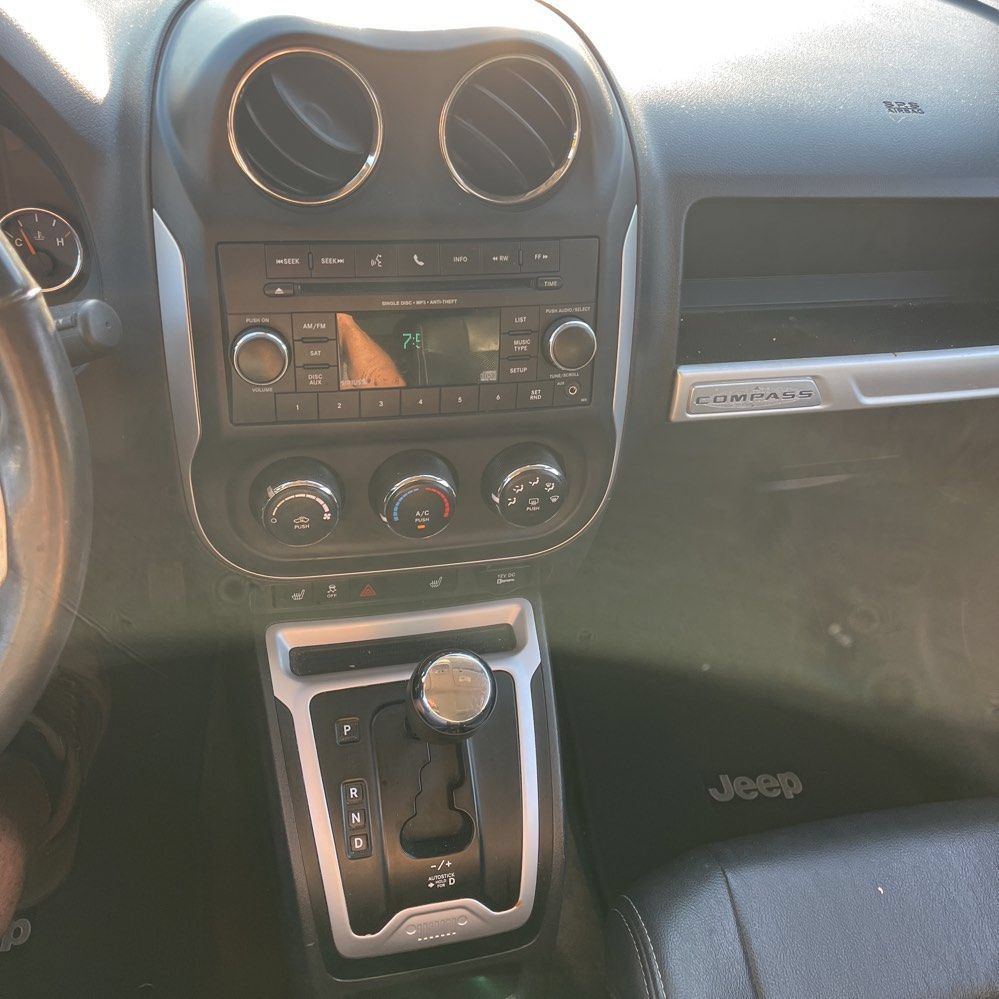 Used 2017 Jeep Compass Latitude AWD/4WD image 7