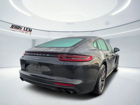 Used 2018 Porsche Panamera 4 image 3