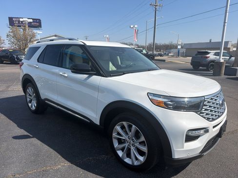 Used 2023 Ford Explorer Platinum w/ Technology Package image 3